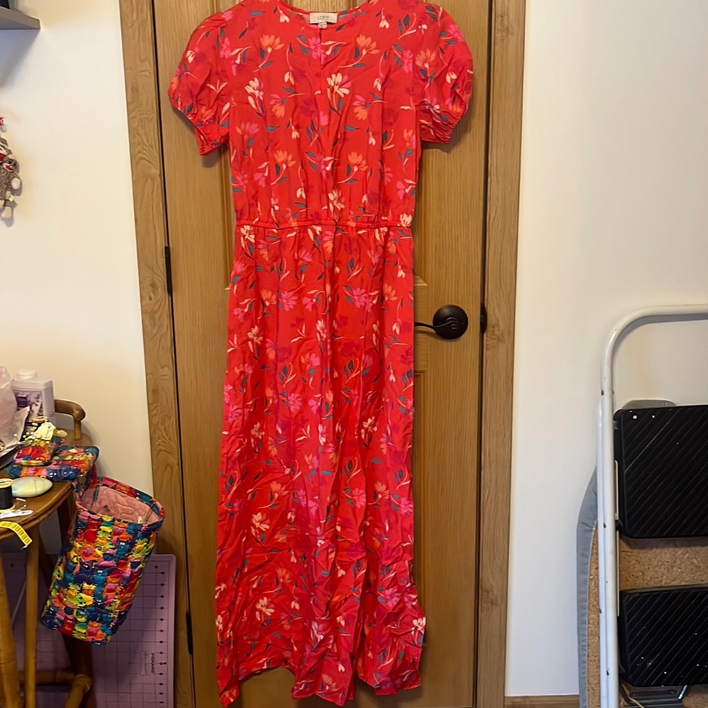 Ann Taylor loft outlet, red floral, print size medium, short sleeve maxi dress